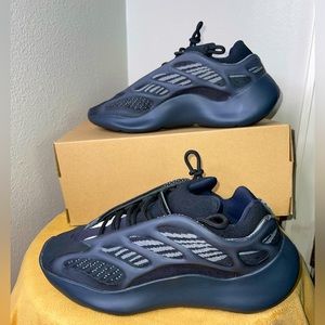 Yeezy 700 V3 ‘ALVAH’ Men’s size: 8. Never Worn; too small.